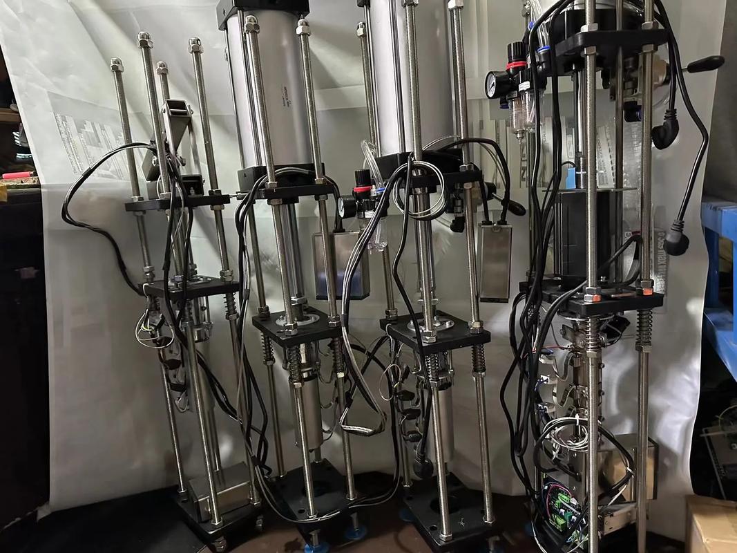 探索高效生產新選擇 新款桌面注塑機在小型塑料制品中的應用